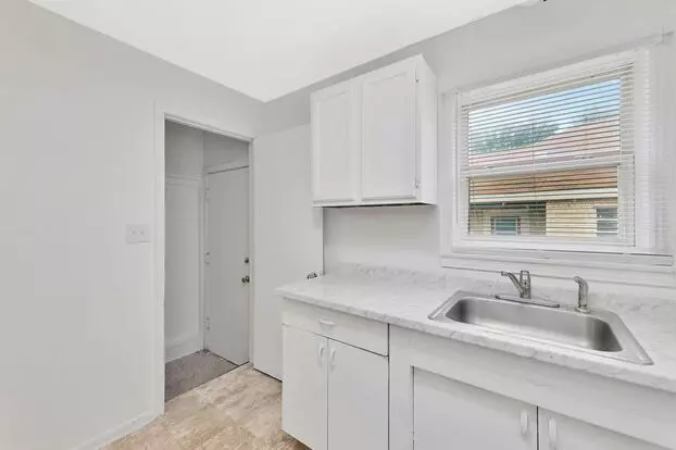 1622-1624-1626-1628 N Hillside St Apartment for rent in Wichita, KS