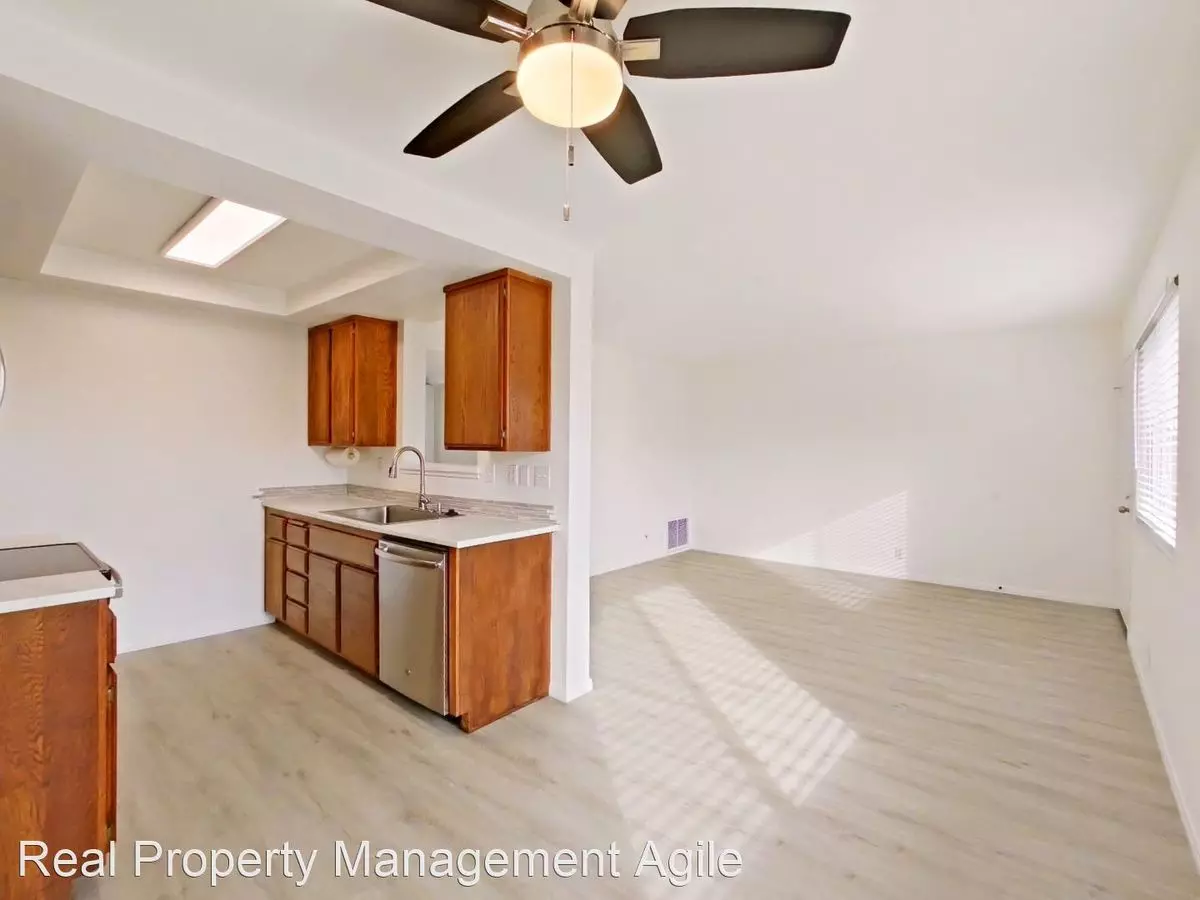 680 Bridgeport Cir #28 House for rent in Fullerton, CA