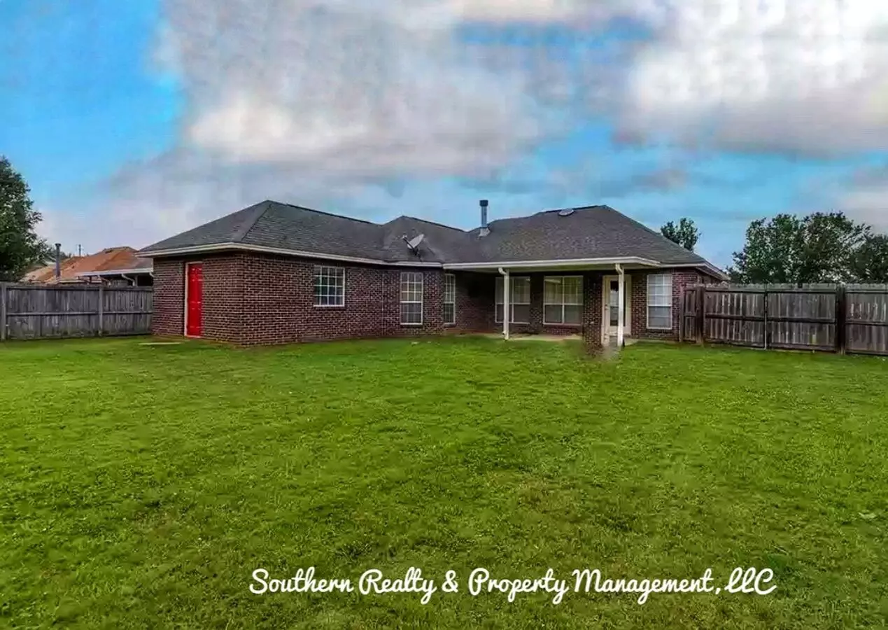 Fine Silver Living In Silver Pointe House for rent in Millbrook, AL