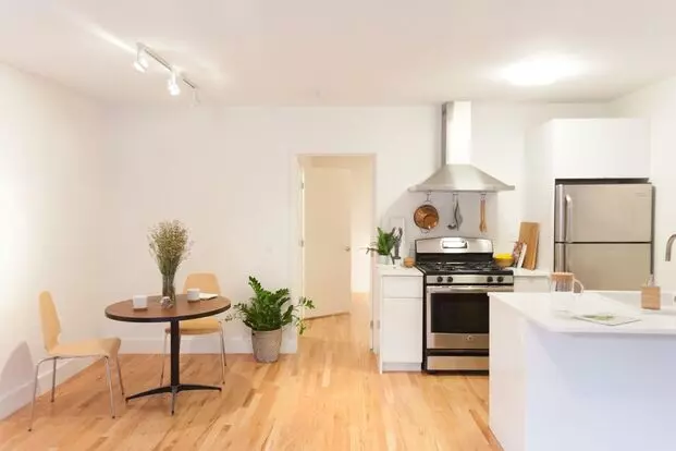 3100 W London St Apartment for rent in Los Angeles, CA