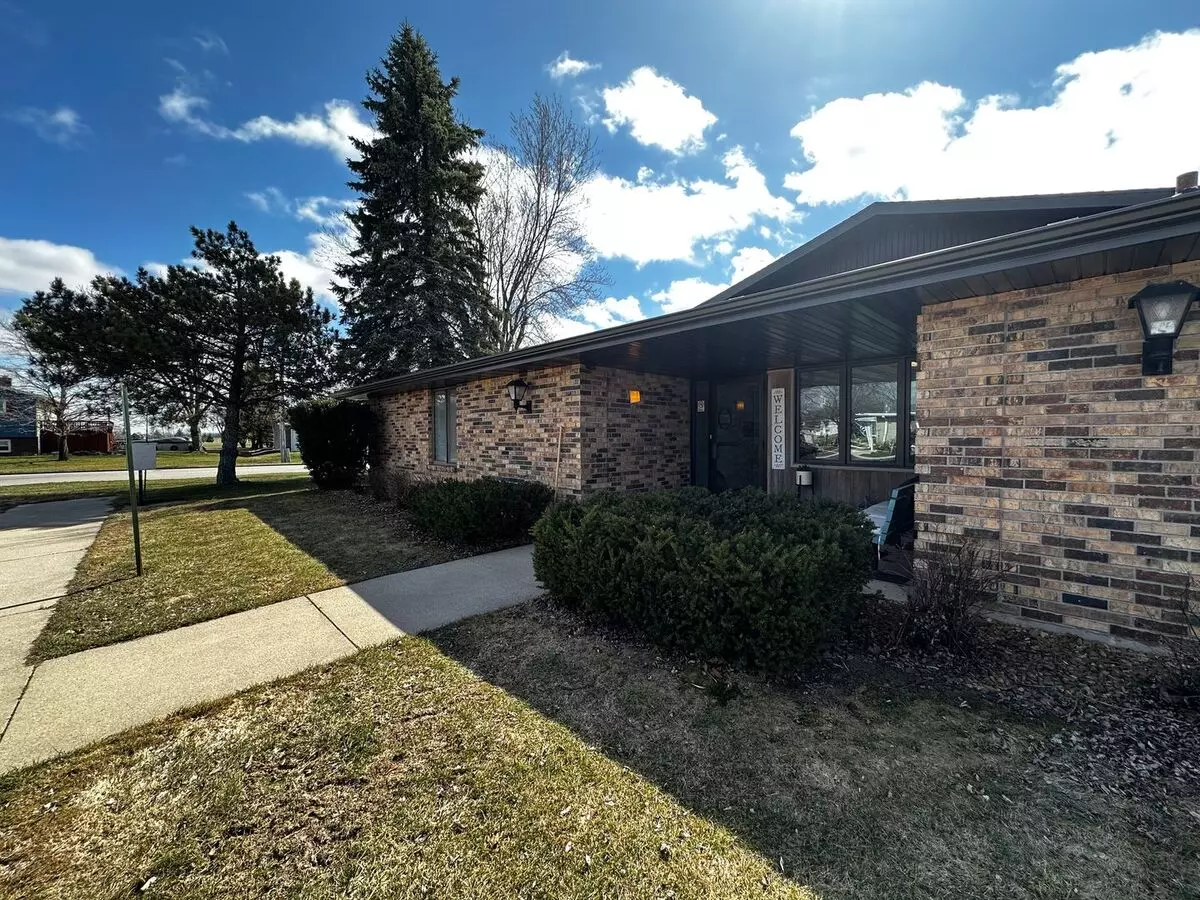 135 S 3rd St Apartment for rent in Hilbert, WI
