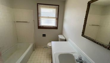 4 of 7 917 &amp;amp; 921 Abrams St Duplex Apartment for rent in Green Bay, WI
