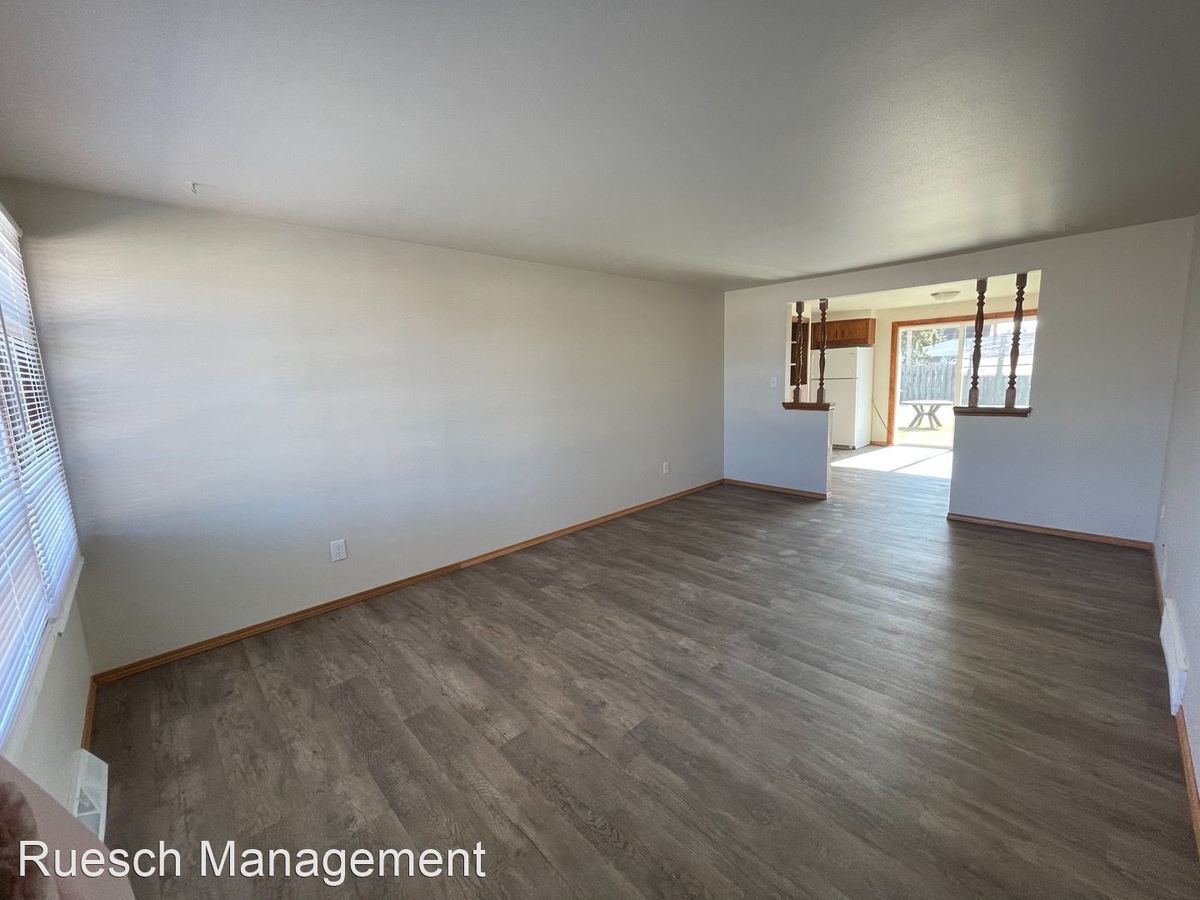 917 &amp;amp; 921 Abrams St Duplex Apartment for rent in Green Bay, WI