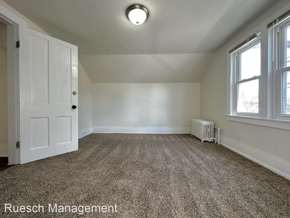 1023 Wright St Oshkosh, WI Apartment for Rent Rentable