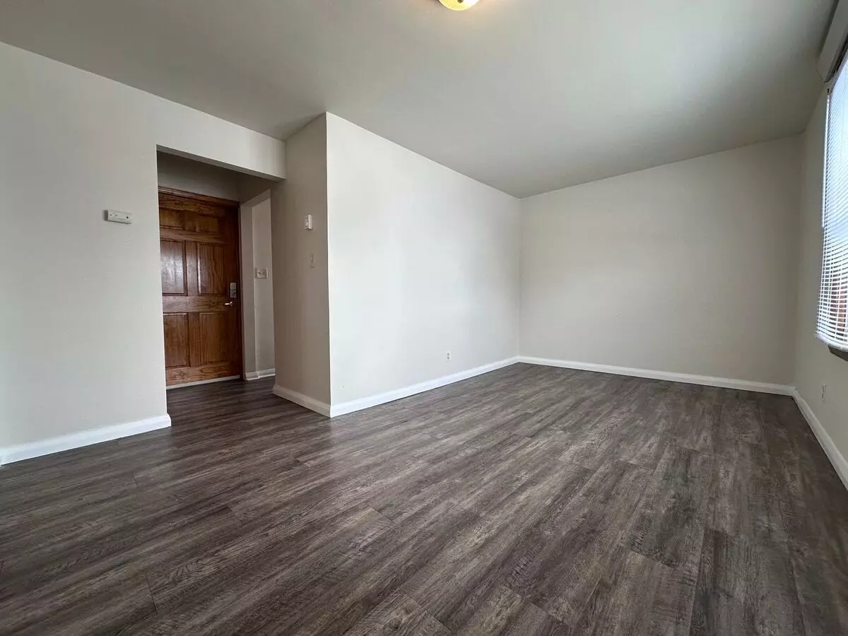 912 Mather St Apartment for rent in Green Bay, WI