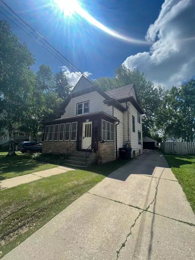 1211 Otter Ave Apartment for rent in Oshkosh, WI