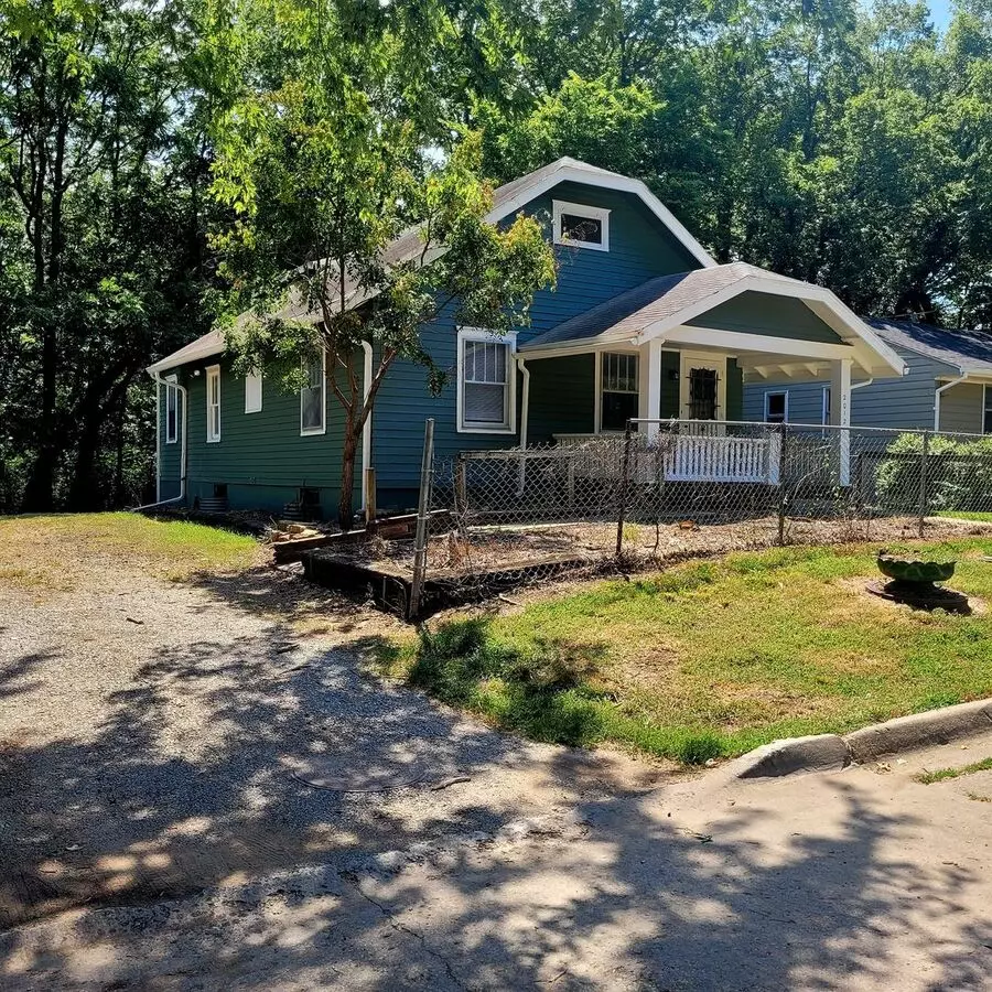 Large Updated House with Garage! House for rent in Topeka, KS