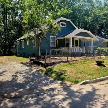 Large Updated House with Garage! Apartment for rent in Topeka, KS