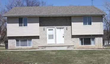 2 of 17 18 E Kenyon Ave Apartment for rent in Des Moines, IA