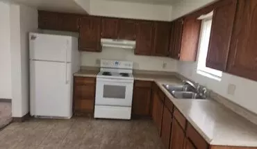 4 of 17 18 E Kenyon Ave Apartment for rent in Des Moines, IA
