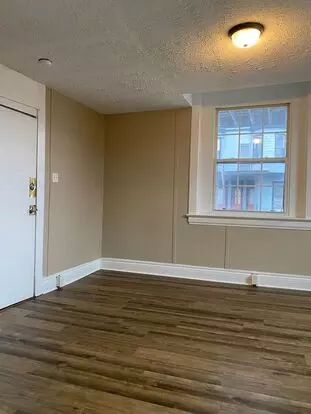 17 W Lexington Ave Apartment for rent in Winchester, KY