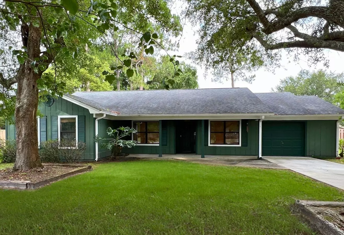 Spacious 4-bedroom Home With Fenced Yard And Oversized Garage – Minutes From Kings Bay! House for rent in St Marys, GA