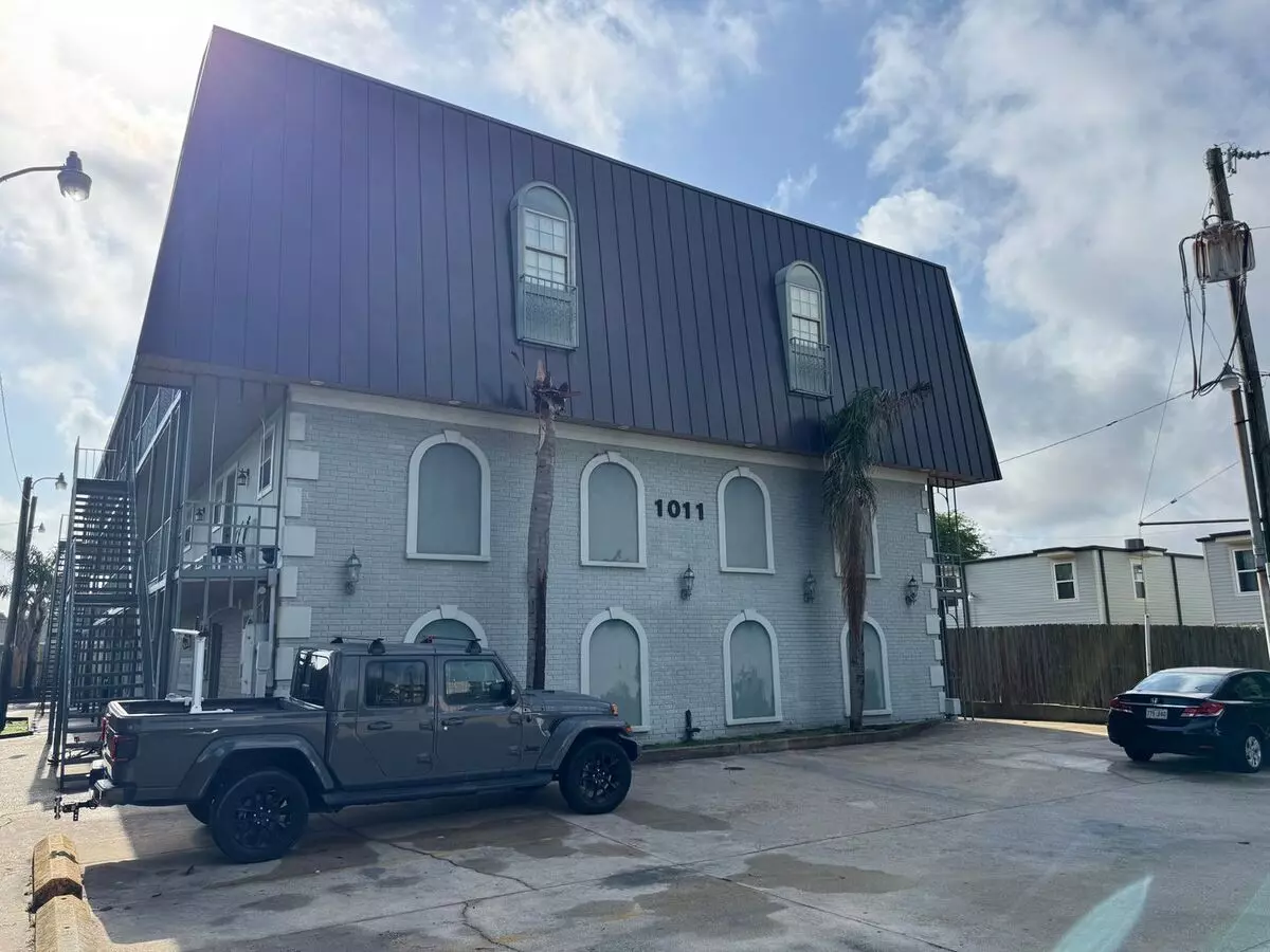 1011 Lake Ave Apartment for rent in Metairie, LA