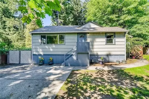 11015 17th Ave NE Apartment for rent in Seattle, WA