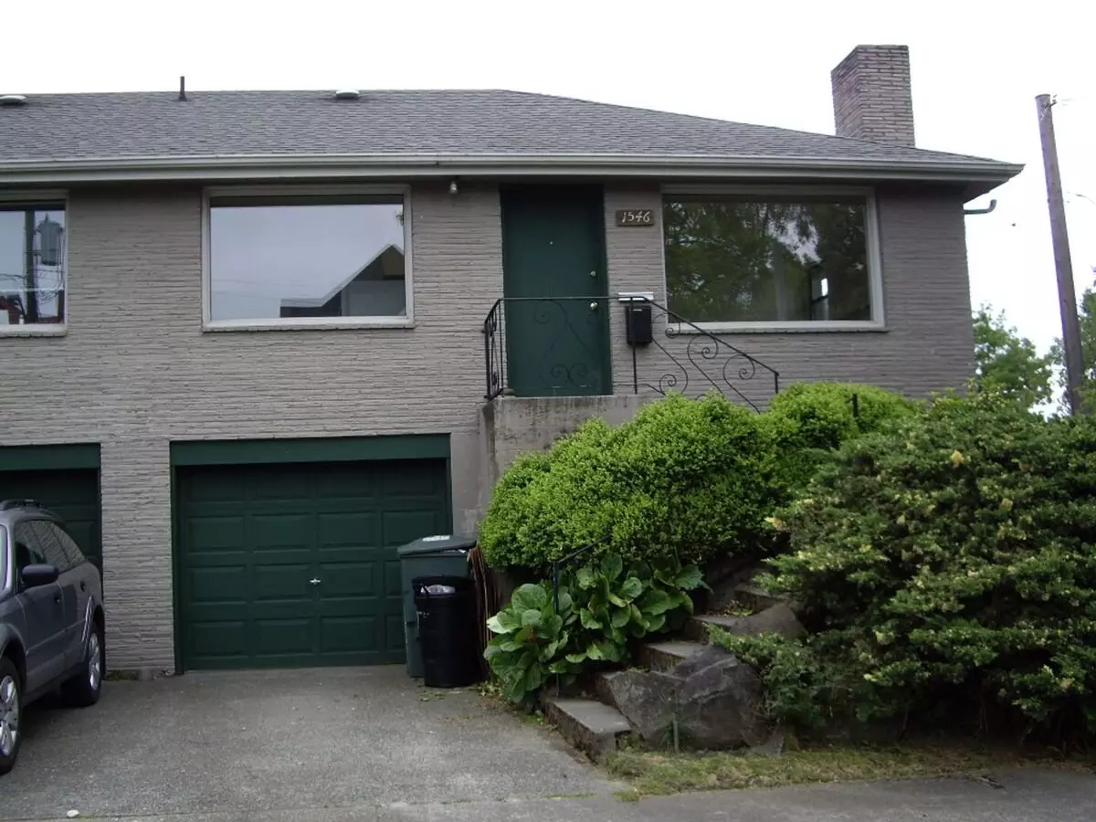 2 of 3 Spacious 2X Duplex W/ Attached Private Garage And In-unit Washer/dryer - Available In Beacon Hill! Apartment for rent in Seattle, WA