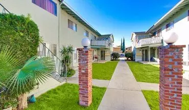 4 of 5 Variel Apartments Apartment for rent in Canoga Park, CA