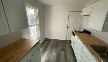 2 of 9 306 E Hillsdale Apartment for rent in Lansing, MI