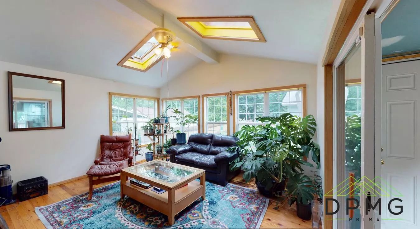 310 S Francis Ave House for rent in Lansing, MI