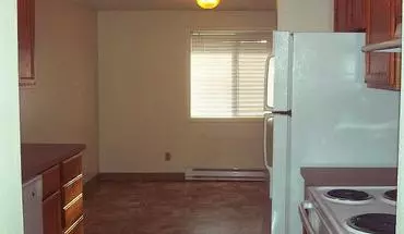 4 of 10 Crestview Court Apartment for rent in Beaverton, OR