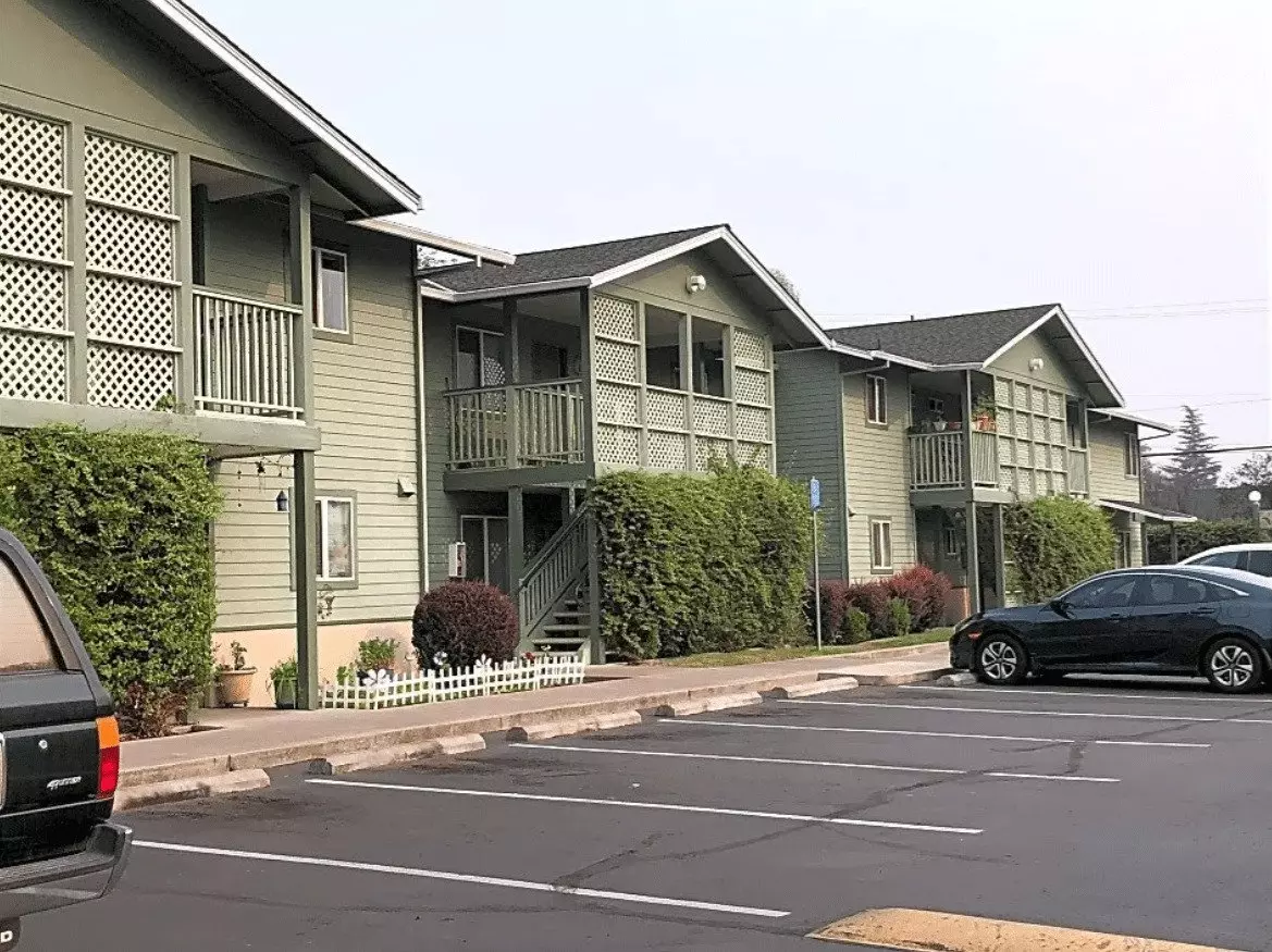 2 of 4 Stevens Place Apartments Apartment for rent in Medford, OR