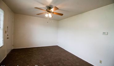 2213 Peirce St Apartment for rent in Bloomington, IL