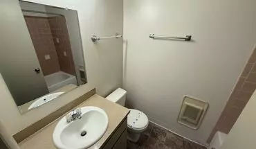 5 of 10 Cathedral Park Apartment for rent in Portland, OR