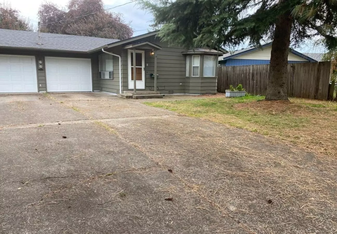 1943 & 1945 Smithoak Street Apartment for rent in Eugene, OR
