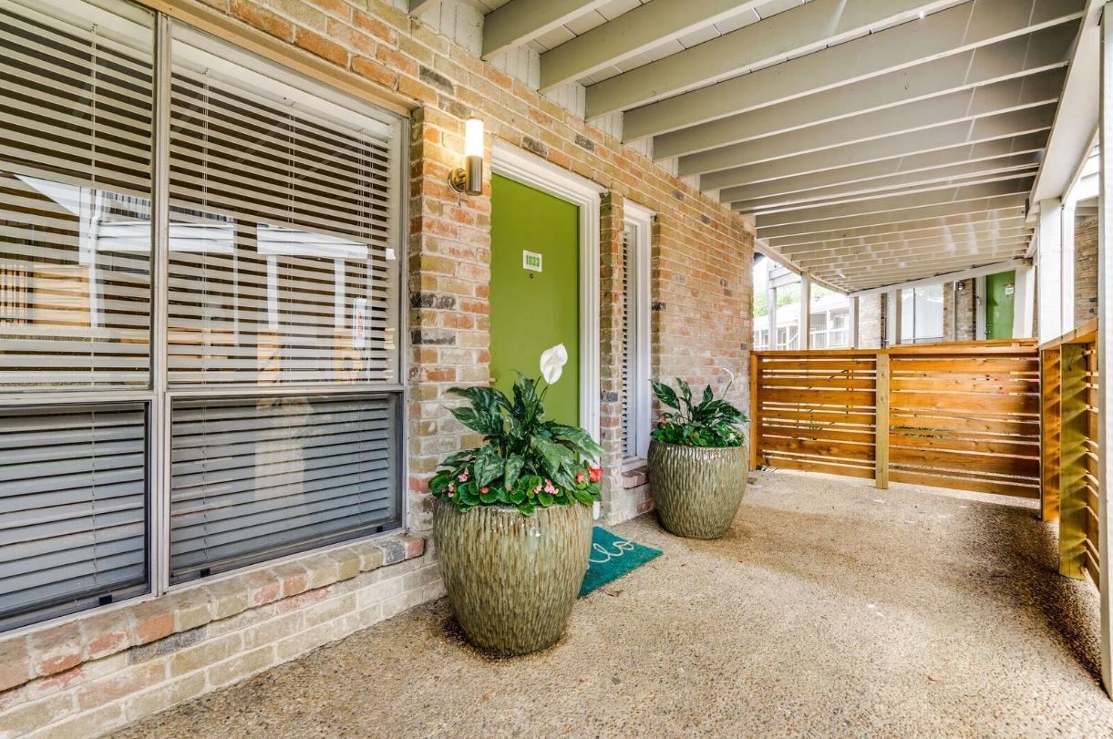 Residence at Lake Highlands, Dallas (see pics & AVAIL)
