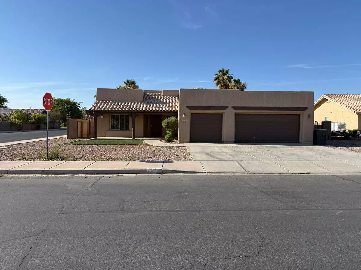 Barkley Ranch Corner Lot Home With 3 Car Garage And 4 Bedrooms & 2 1/2 Baths House for rent in Yuma, AZ
