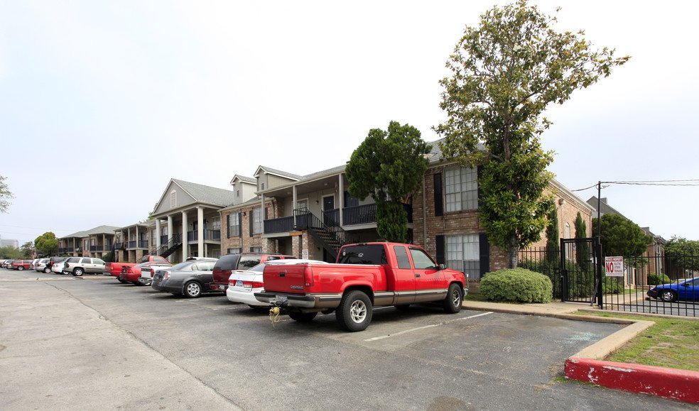 Town Park Apartments 10201 Harwin Drive Houston, TX