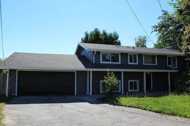 Completely Renovated 4 Bedroom In Kent! Apartment for rent in Kent, WA