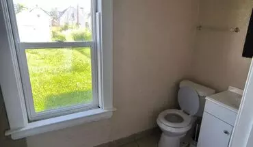 4 of 9 Spacious 3 Bedroom 1 Bath Located In East Toledo. House for rent in Toledo, OH