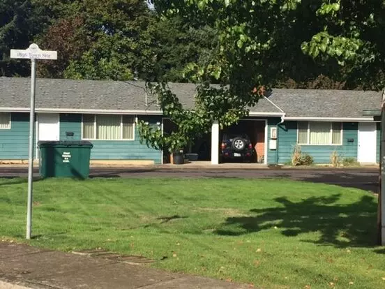Warren Street Complex Apartment for rent in Monmouth, OR