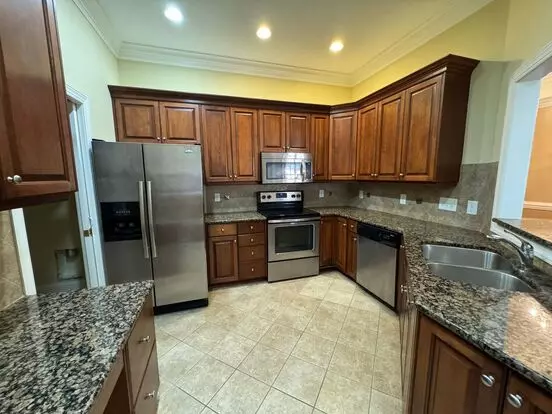 Expansive 2nd-floor Condo Apartment for rent in Fayetteville, NC Expansive 2nd-floor Condo Apartment for rent in Fayetteville, NC