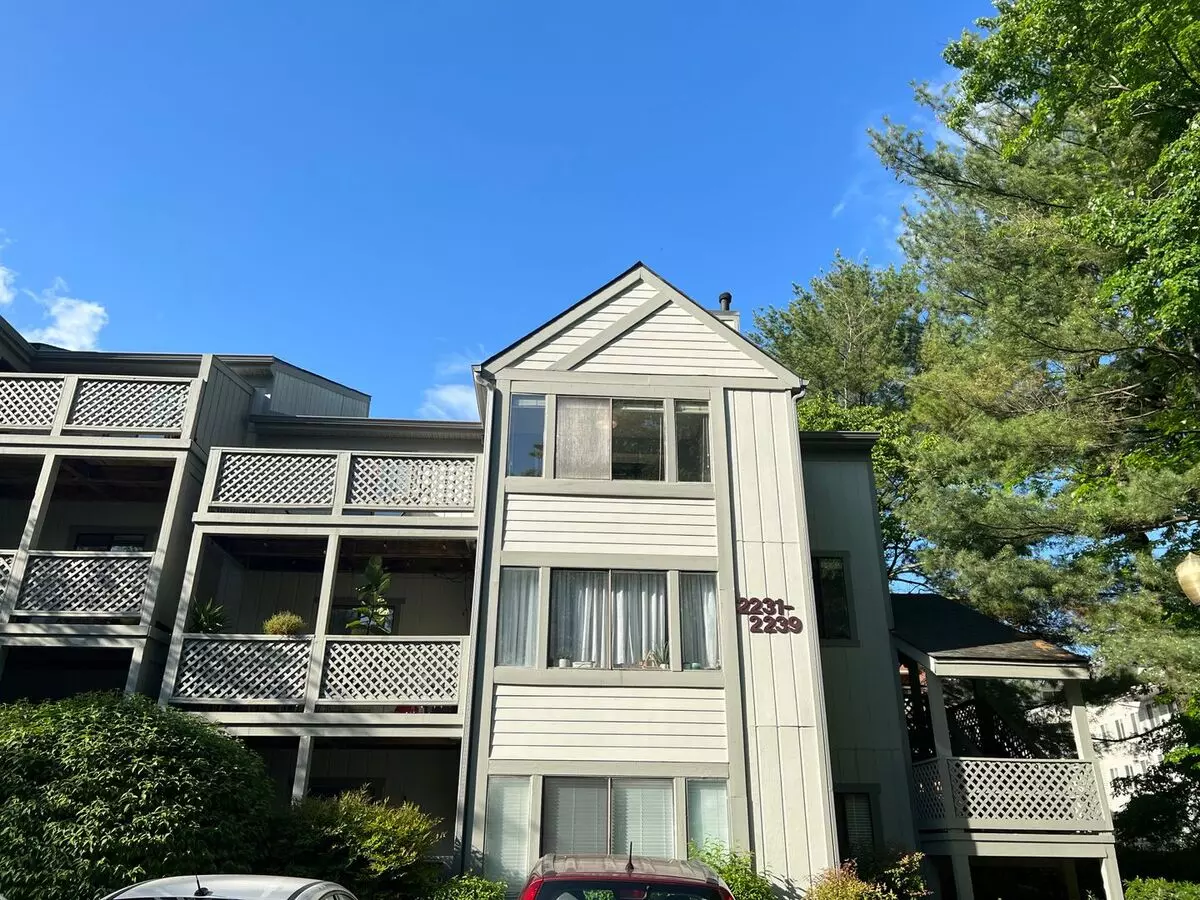 Fully Furnished And Stylish 1 Bedroom 1 Bath Condo In Hunters Crossing! House for rent in Reston, VA