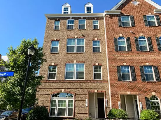 Stunning And Spacious 3 Bed, 2.5 Bath End-unit Brick Townhome Desired Discovery Square Apartment for rent in Herndon, VA Stunning And Spacious 3 Bed, 2.5 Bath End-unit Brick Townhome Desired Discovery Square Apartment for rent in Herndon, VA