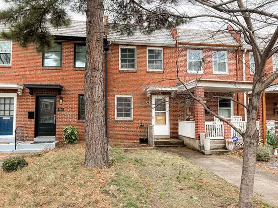 Beautiful 2 Bedroom 1 Bath Townhouse In Fantastic Old Town Location Apartment for rent in Alexandria, VA Beautiful 2 Bedroom 1 Bath Townhouse In Fantastic Old Town Location Apartment for rent in Alexandria, VA