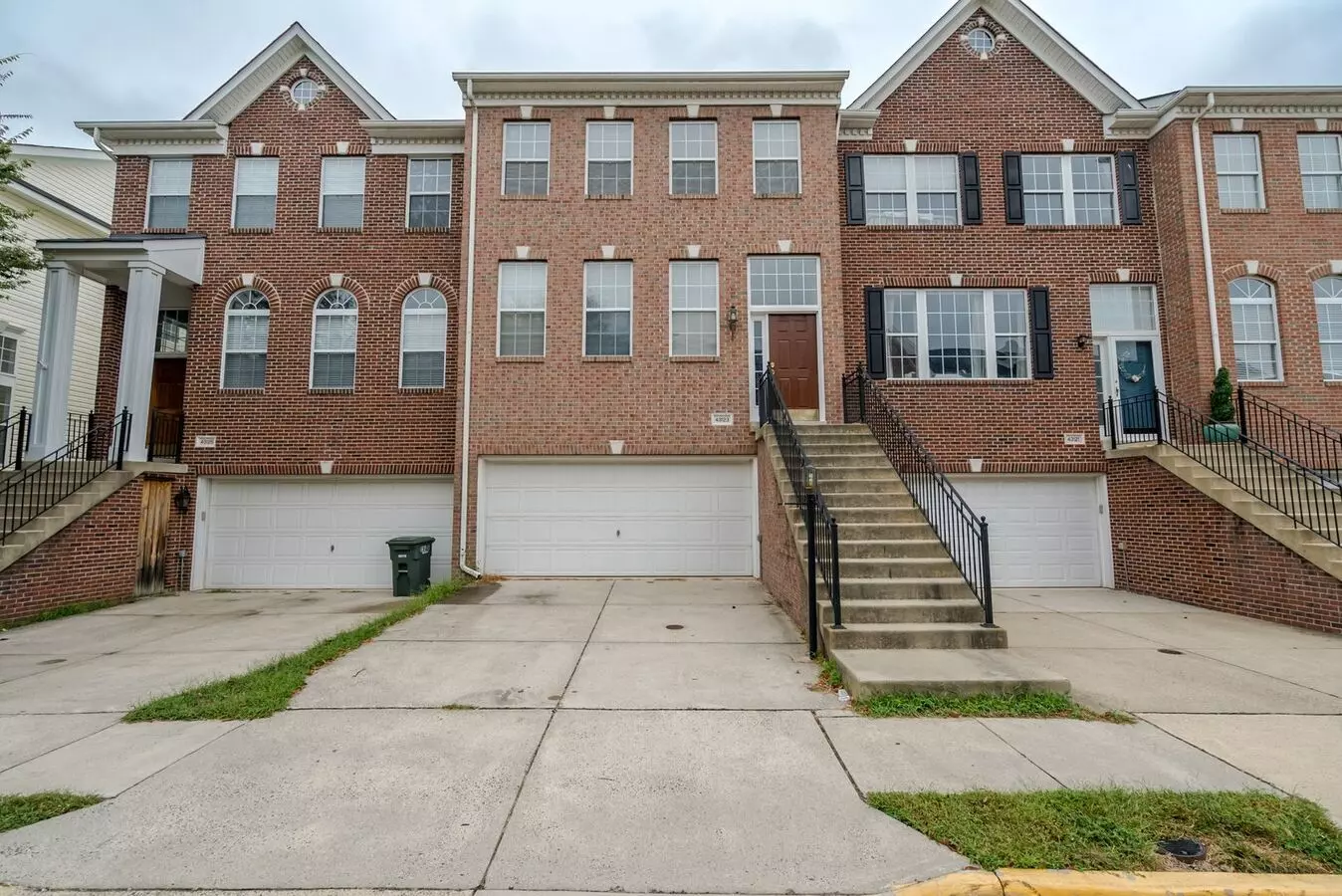 Sun-filled And Spacious 3 Bedroom 2.5 Bathroom Brick Interior Townhome In Much Sought After Potomac Station House for rent in Leesburg, VA