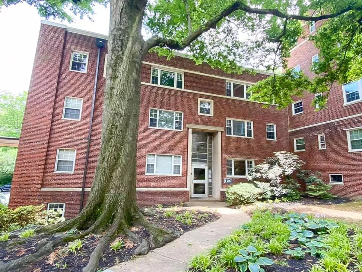 Tastefully Renovated 2 Bedroom 1 Bathroom Condo In Park-like Setting In Westmoreland Terrace Apartment for rent in Arlington, VA