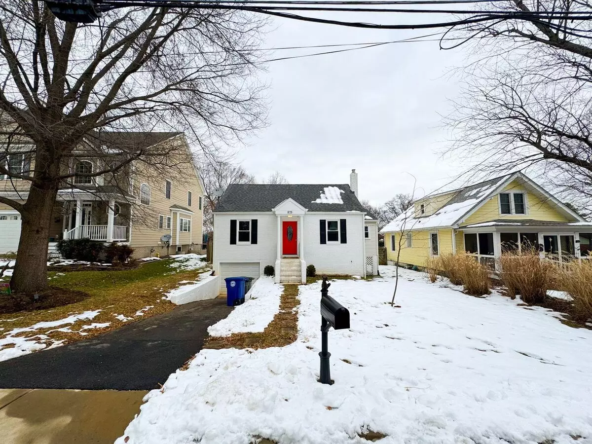 Charming 3 Bed 3 Bath Sitting On A Large Lot In Beautiful Summit Veitch House for rent in Arlington, VA