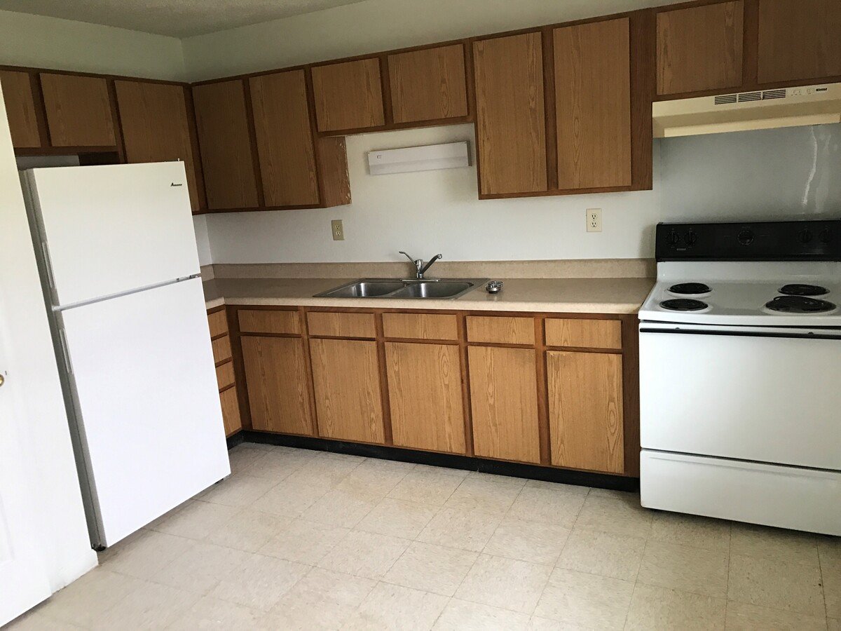 Shelbina Apartments 605 N Center St Shelbina, MO Rentable