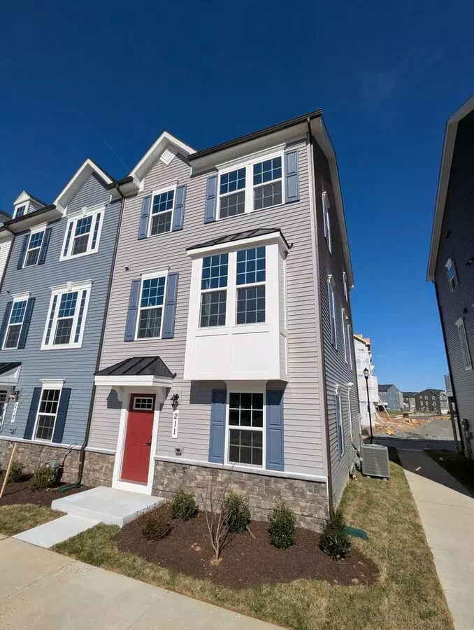 Gorgeous New Construction (never Lived In) End Unit Townhouse Available Now! House for rent in Frederick, MD