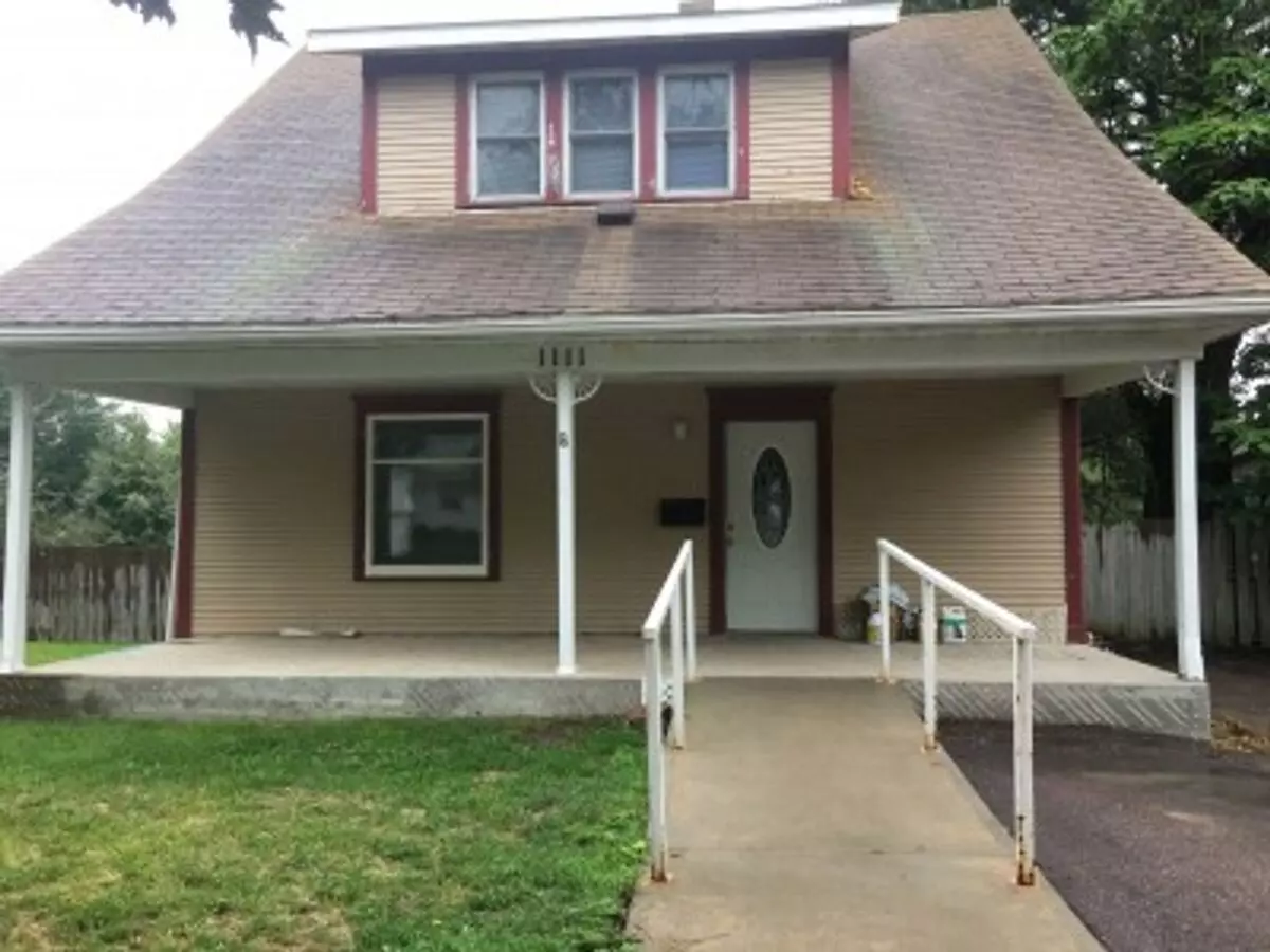 1111 W 4th- 4 Bedroom House House for rent in Mitchell, SD