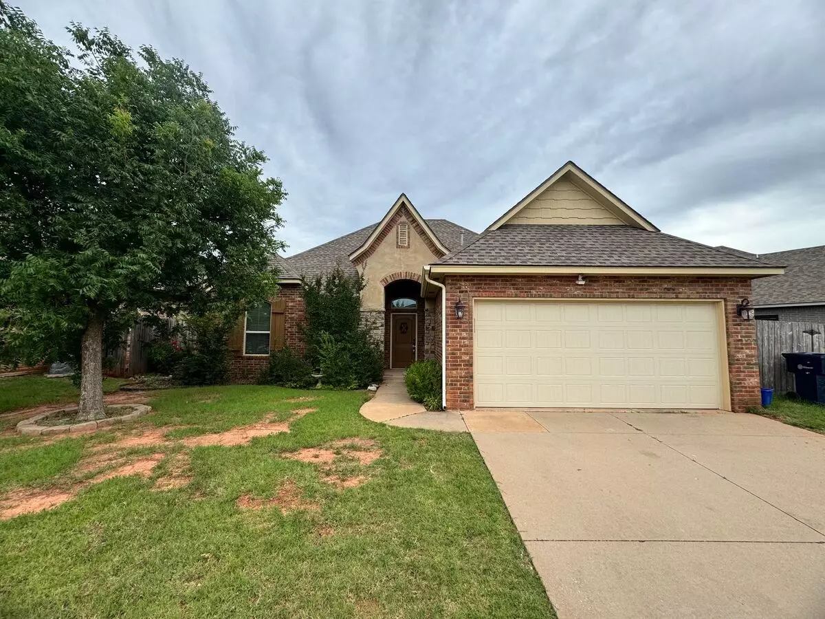 3 Beds 2 Baths In Edmond! House for rent in Edmond, OK