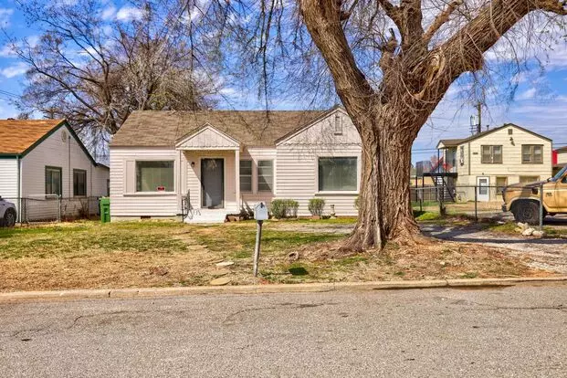 2 Bed 1 Bath Home In Yukon! Apartment for rent in Yukon, OK