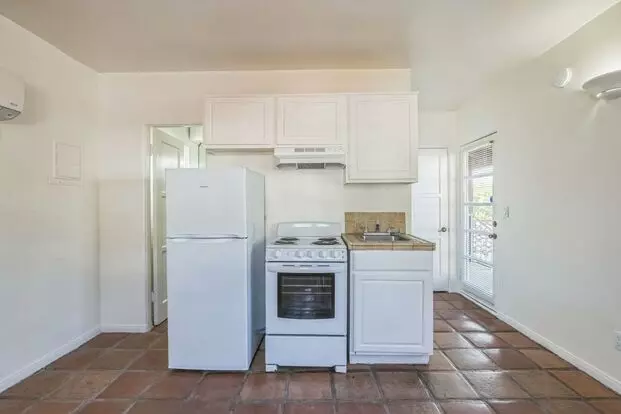 140 E Tamarisk Rd Apartment for rent in Palm Springs, CA 140 E Tamarisk Rd Apartment for rent in Palm Springs, CA