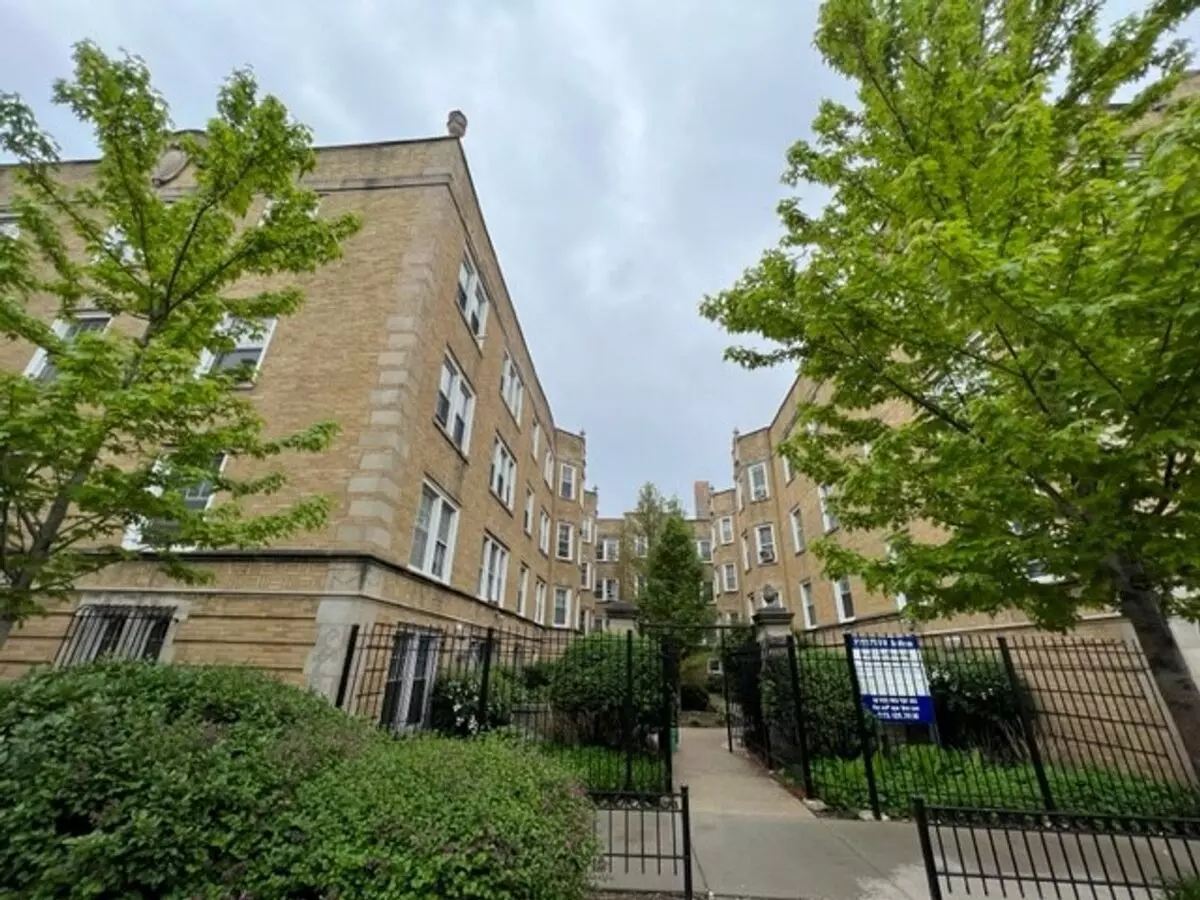 2333-41 W. Addison Apartment for rent in Chicago, IL
