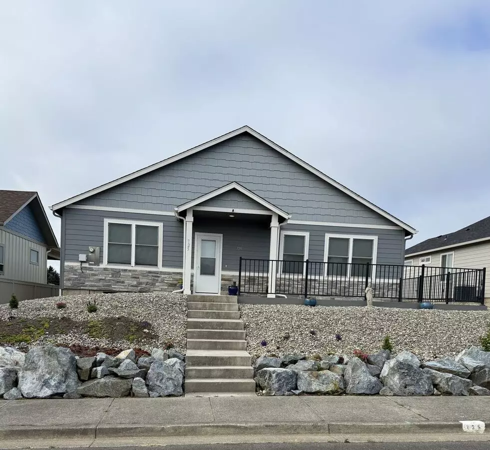 725 Spyglass House for rent in Bandon, OR