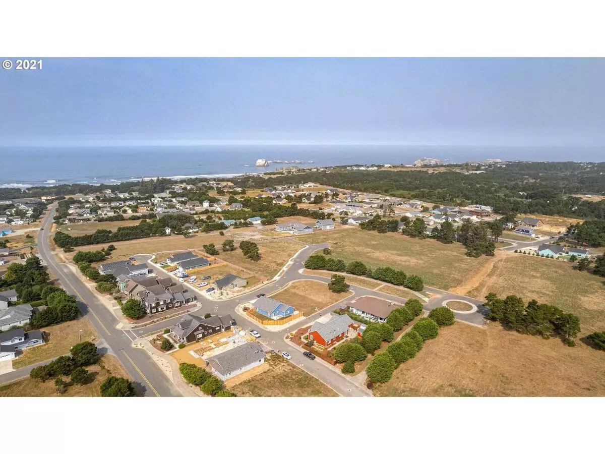Bright And Beautiful 3/2 In Seabird Village! House for rent in Bandon, OR