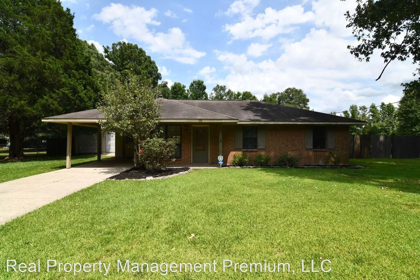 109 Mistletoe Dr House for rent in Slaughter, LA